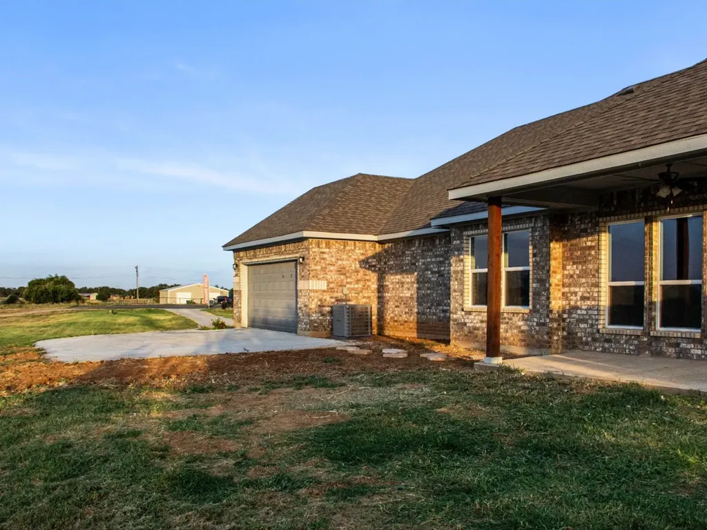 1013 Magnolia Court Springtown TX 76082