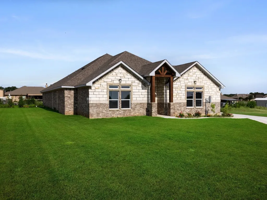 1013 Magnolia Court Springtown TX 76082