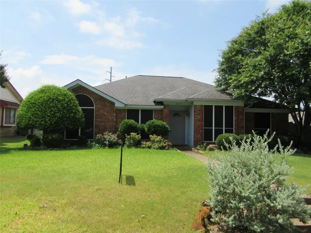 812 Red Oak Drive Lewisville TX 75067