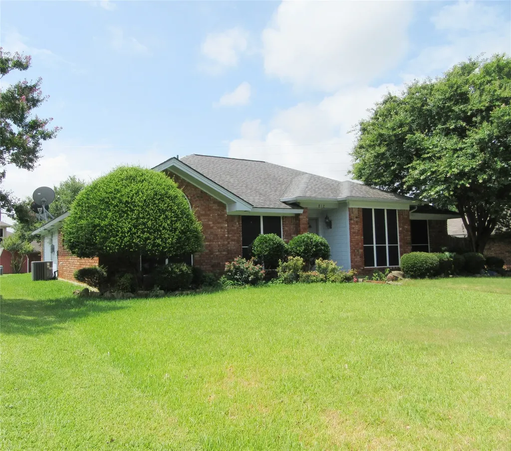 812 Red Oak Drive Lewisville TX 75067