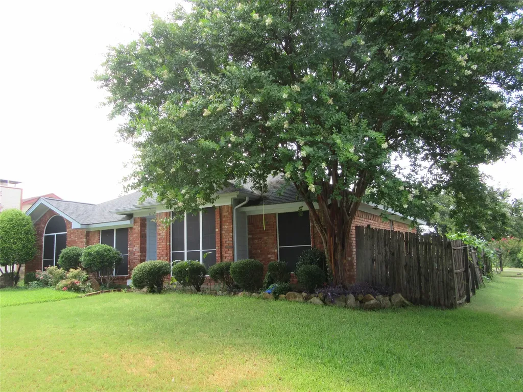 812 Red Oak Drive Lewisville TX 75067
