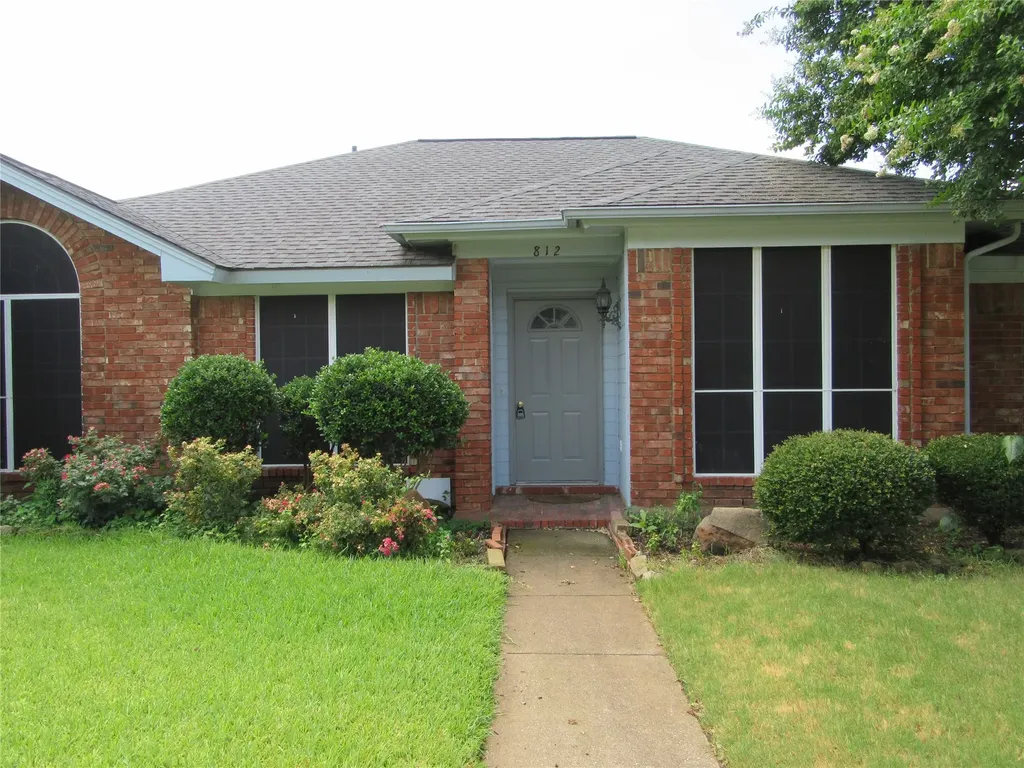 812 Red Oak Drive Lewisville TX 75067