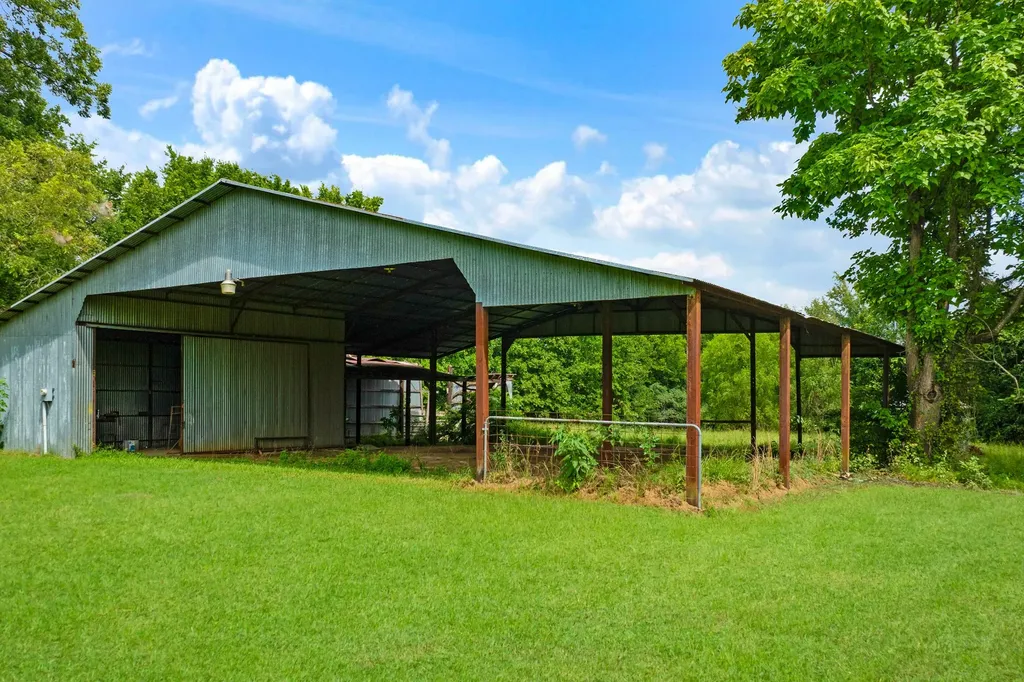 5310 Farm Road 195 Paris TX 75462