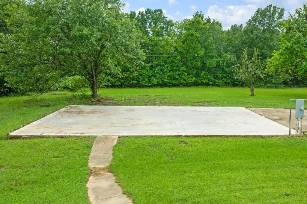 5310 Farm Road 195 Paris TX 75462