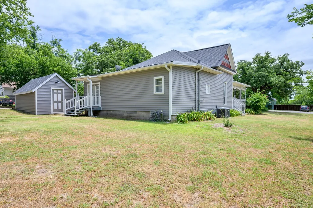 217 E 1st Street Weatherford TX 76086