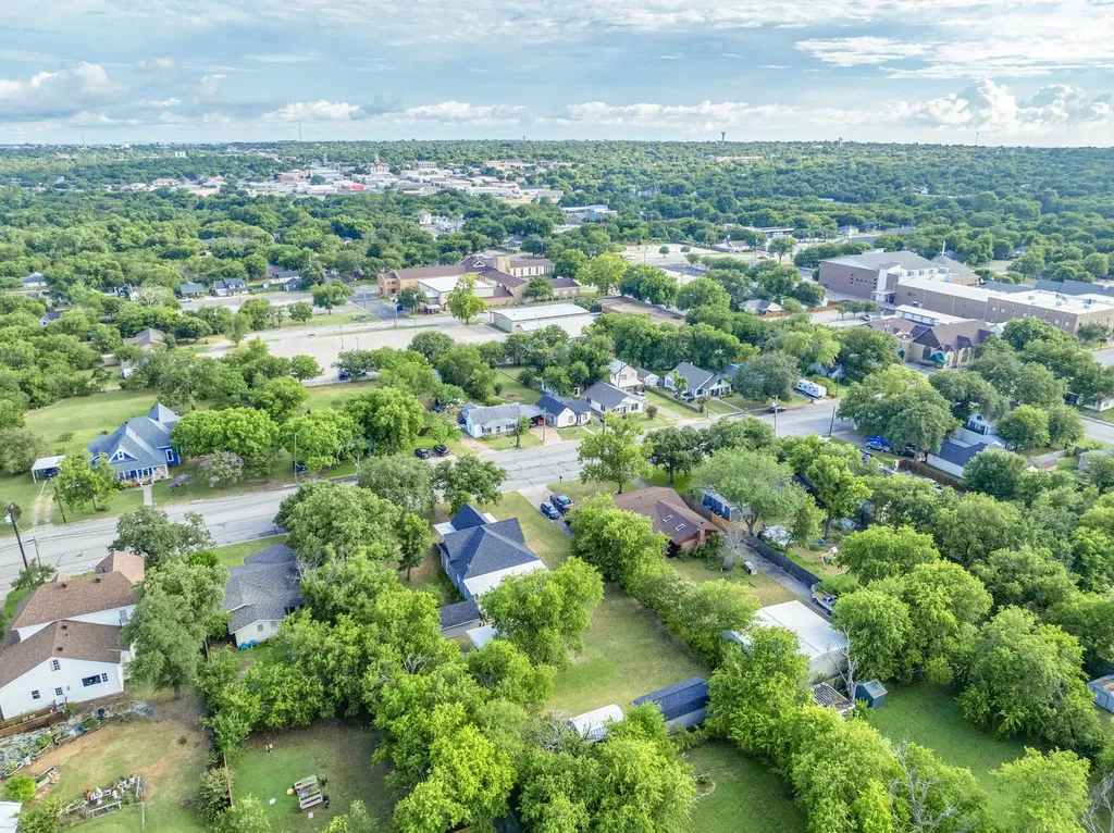 217 E 1st Street Weatherford TX 76086