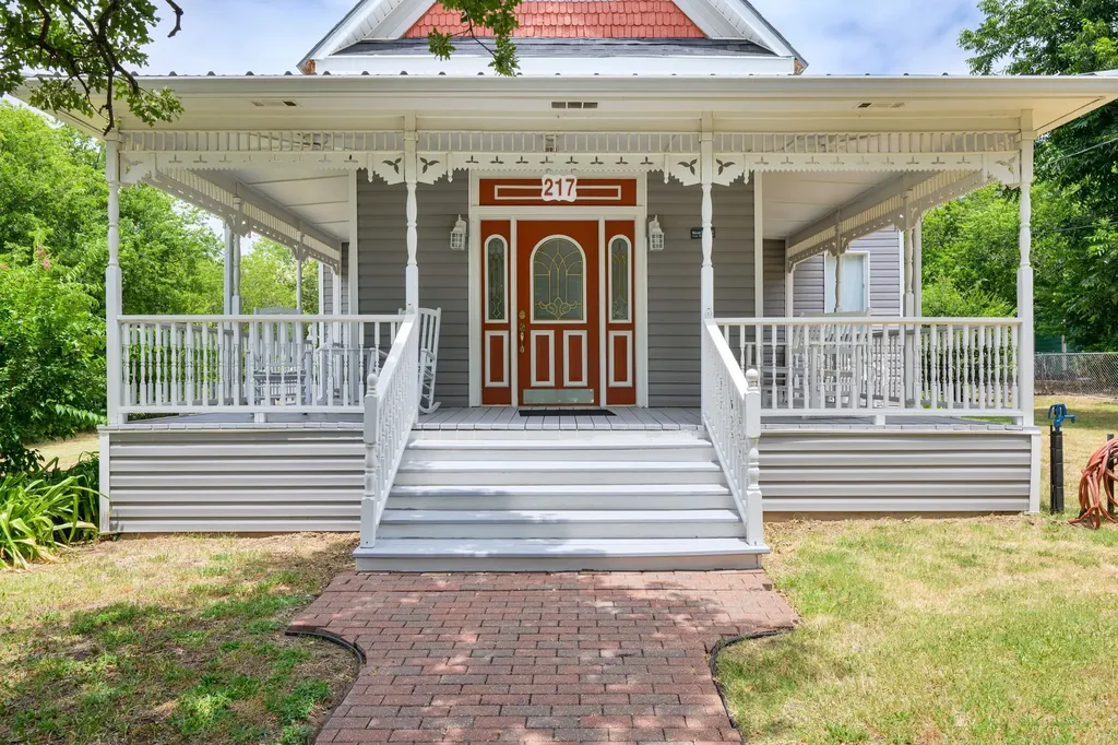 217 E 1st Street Weatherford TX 76086