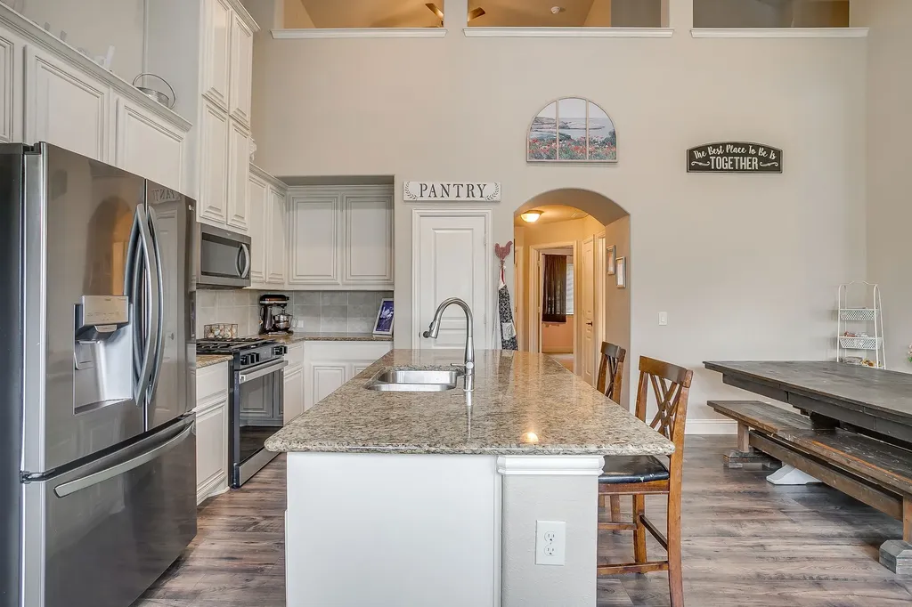 1033 Rustic Oak Way Burleson TX 76028