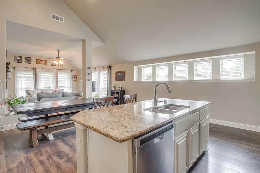 1033 Rustic Oak Way Burleson TX 76028