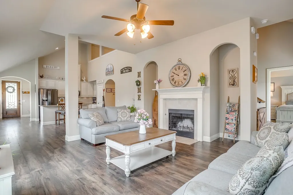 1033 Rustic Oak Way Burleson TX 76028
