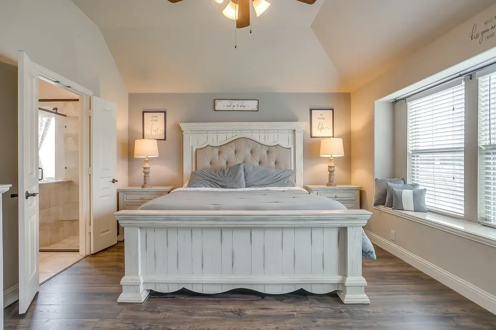 1033 Rustic Oak Way Burleson TX 76028
