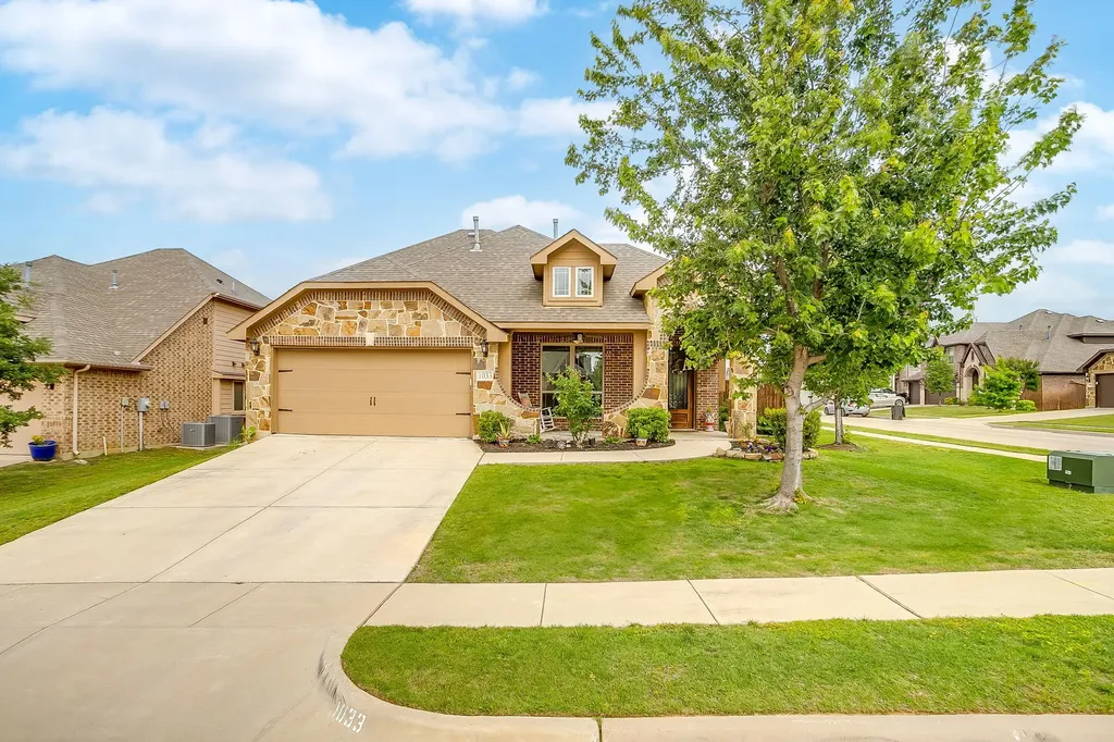 1033 Rustic Oak Way Burleson TX 76028