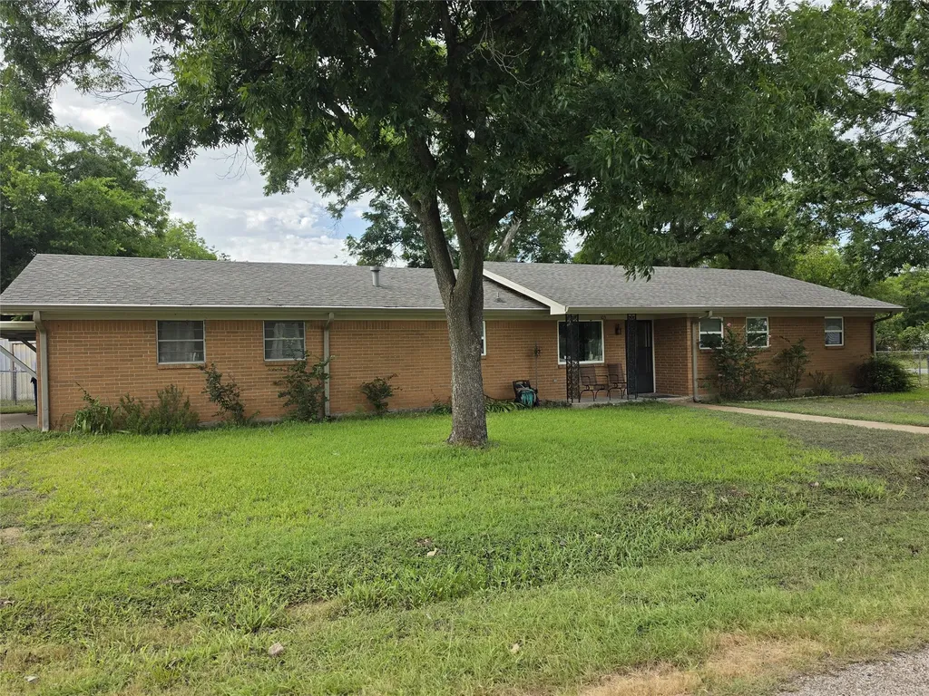 103 E Mckinley Avenue Whitney TX 76692