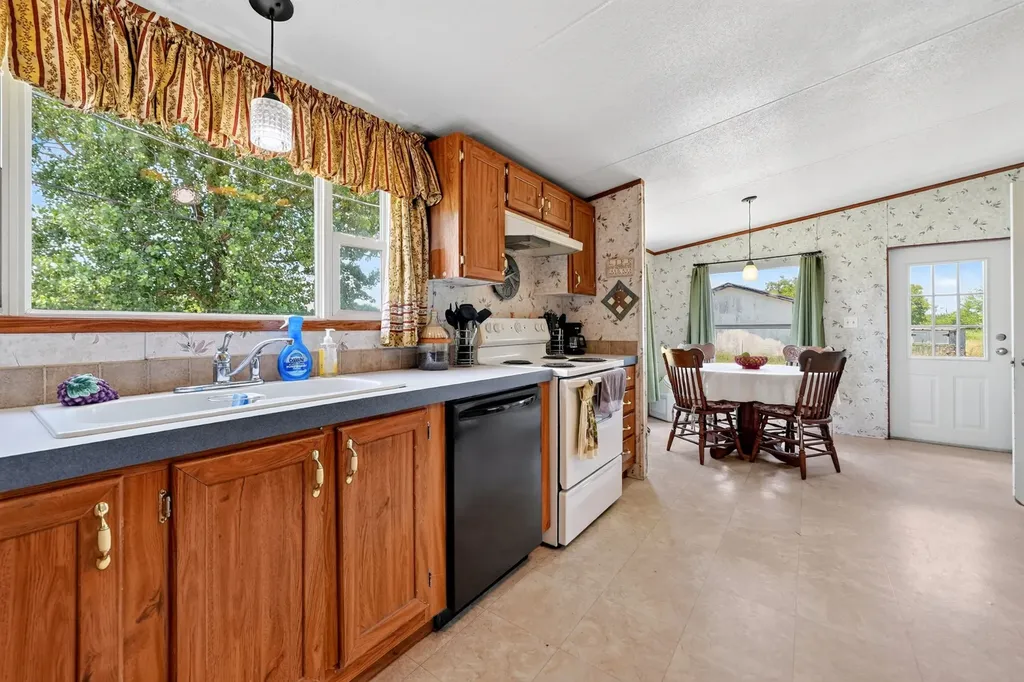 8900 Crestview Estate Road Quinlan TX 75474