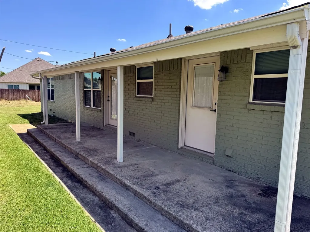 321 E Lake Street Krum TX 76249