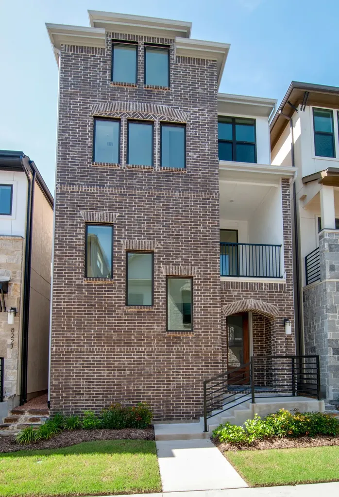 8221 Folcroft Lane Dallas TX 75231