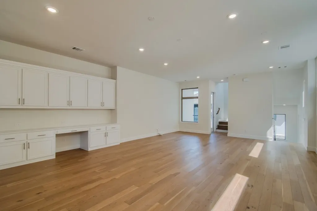 8221 Folcroft Lane Dallas TX 75231