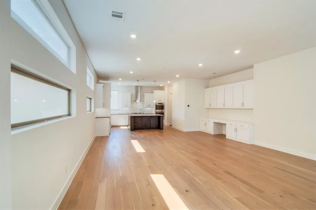 8221 Folcroft Lane Dallas TX 75231