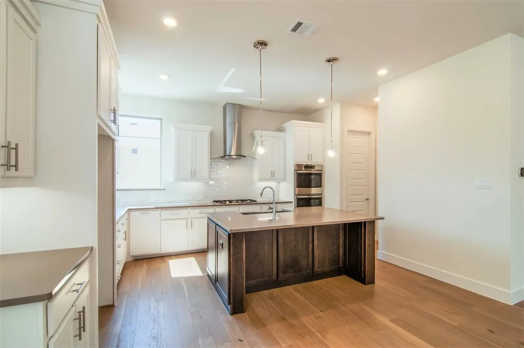 8221 Folcroft Lane Dallas TX 75231