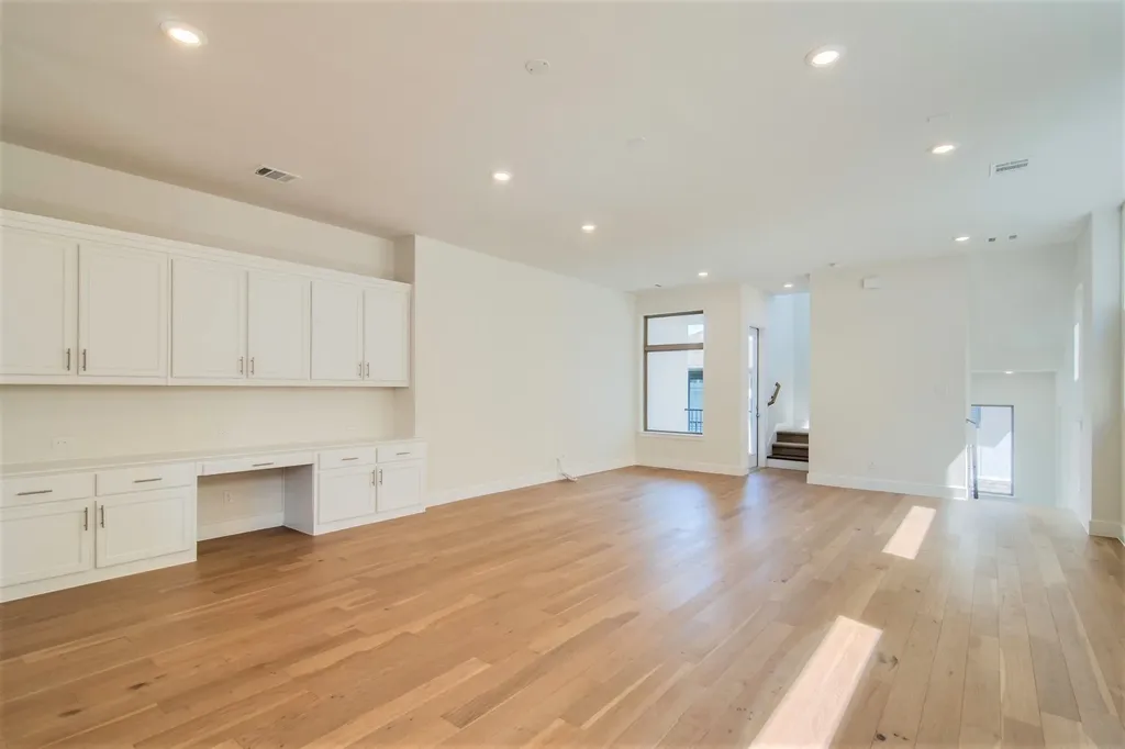 8221 Folcroft Lane Dallas TX 75231