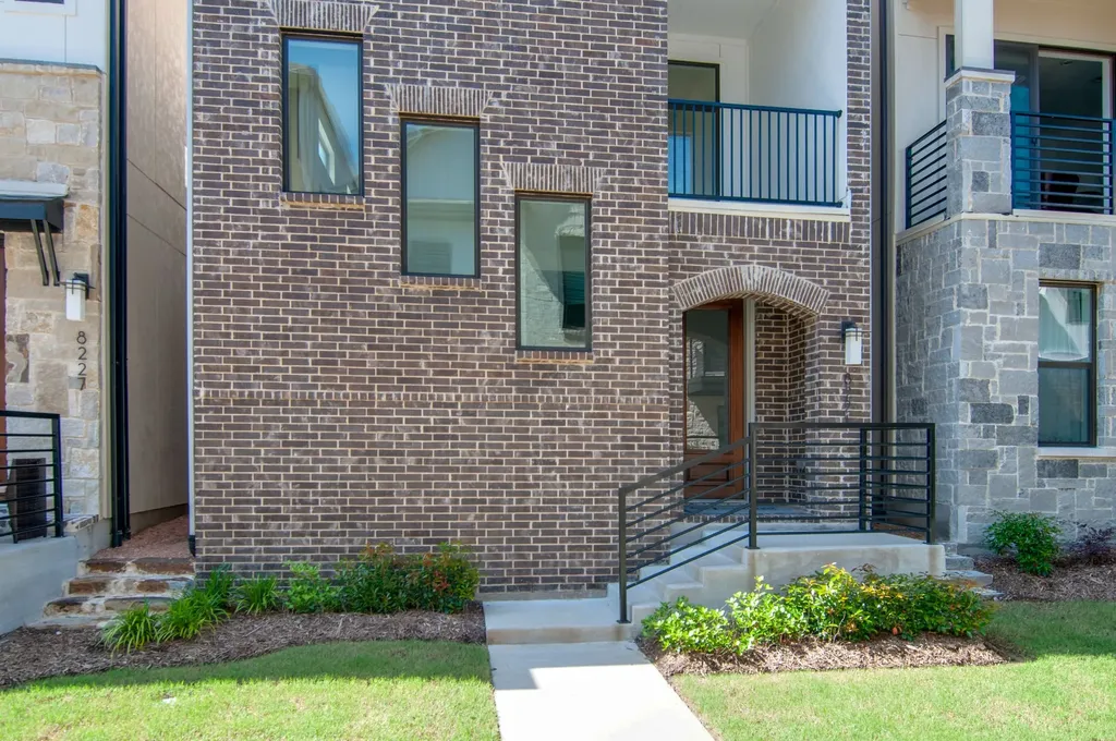 8221 Folcroft Lane Dallas TX 75231