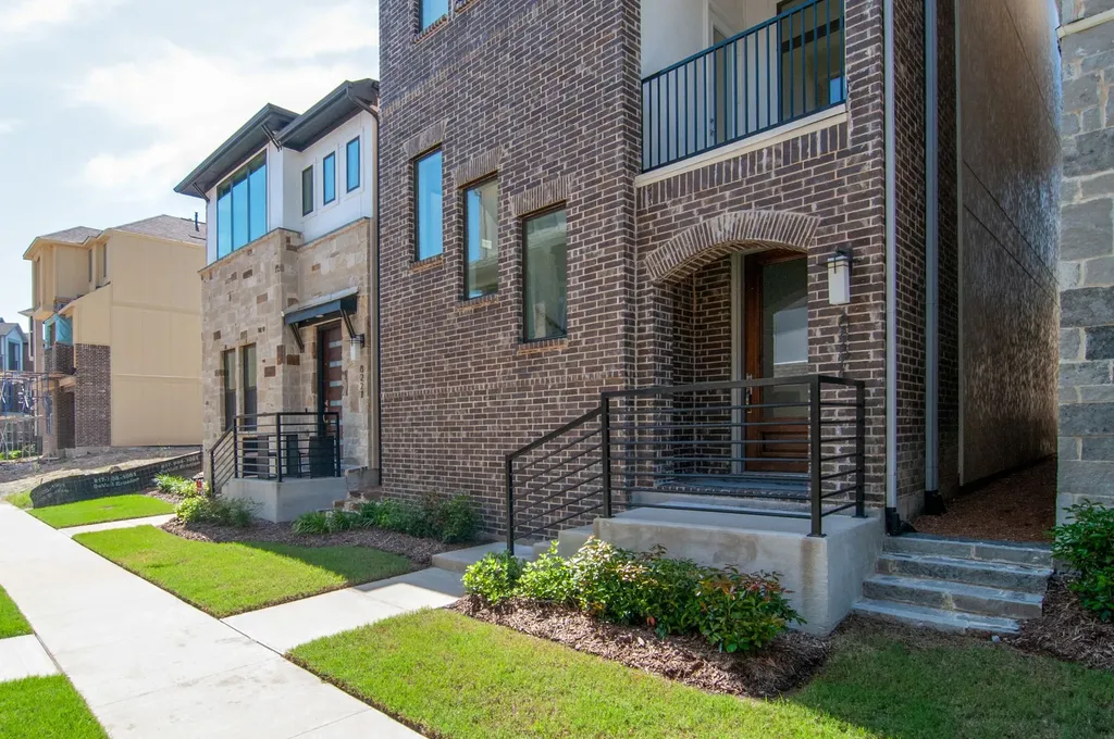 8221 Folcroft Lane Dallas TX 75231