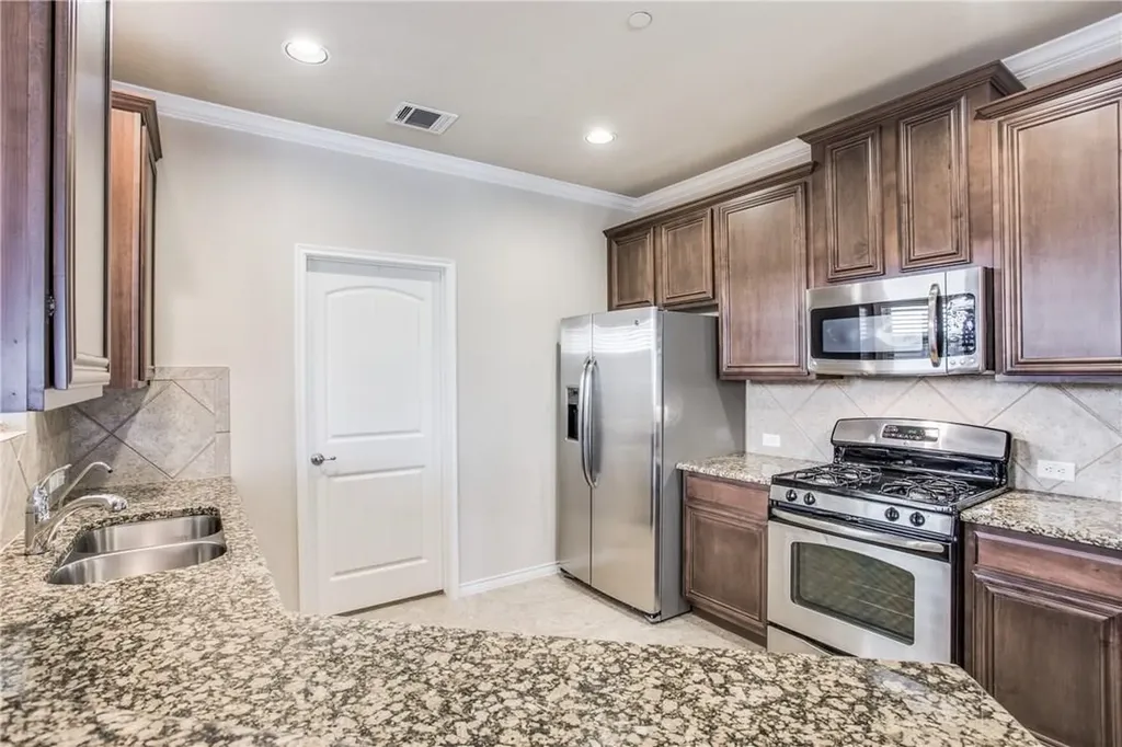 8717 Whitehead Street Mckinney TX 75070