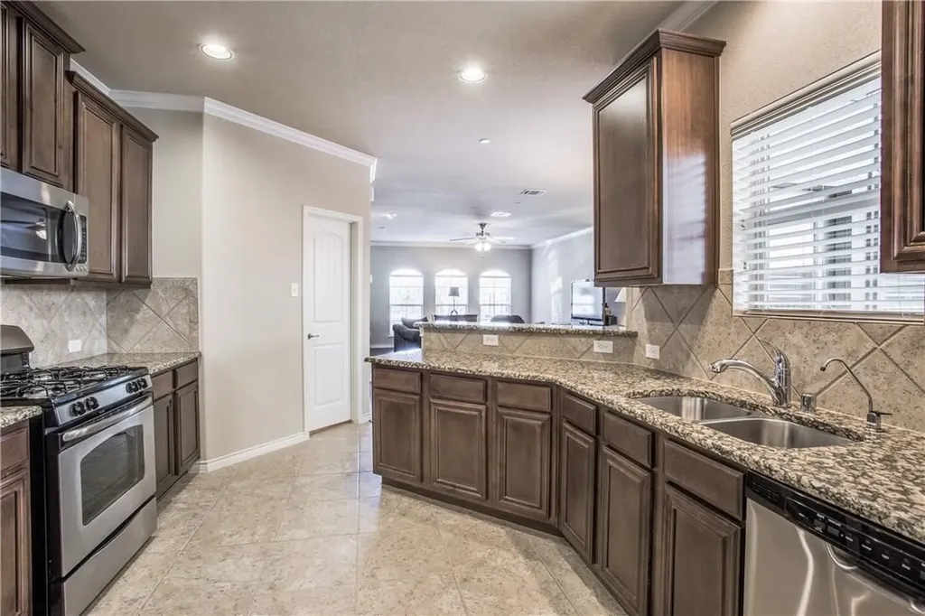 8717 Whitehead Street Mckinney TX 75070