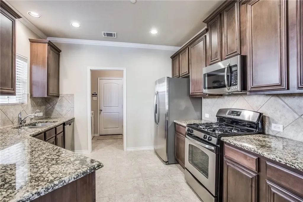 8717 Whitehead Street Mckinney TX 75070