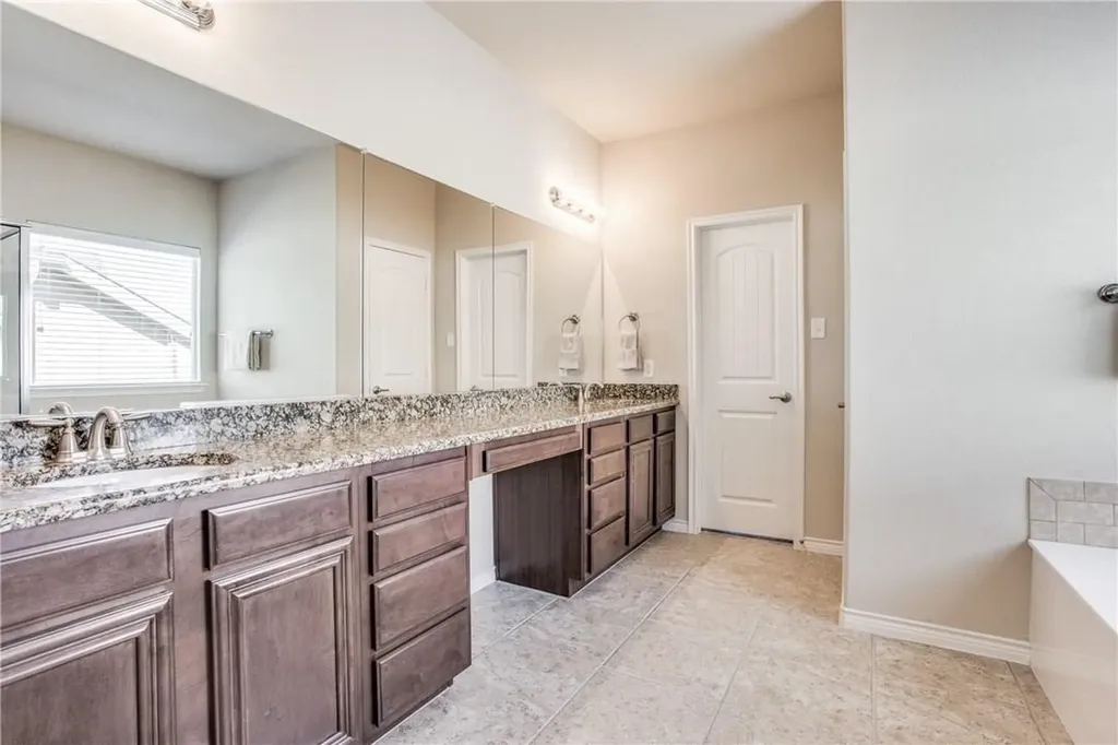 8717 Whitehead Street Mckinney TX 75070