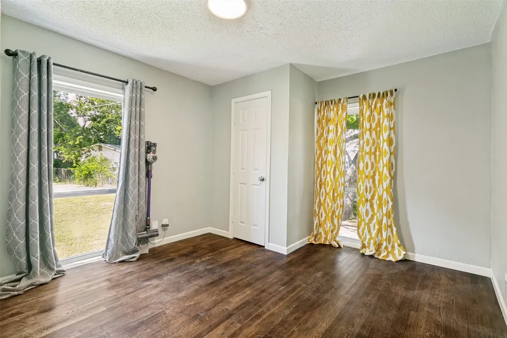 4808 Sherwood Drive River Oaks TX 76114