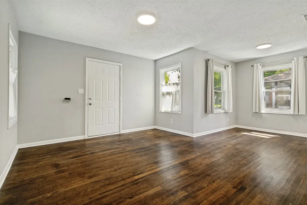 4808 Sherwood Drive River Oaks TX 76114