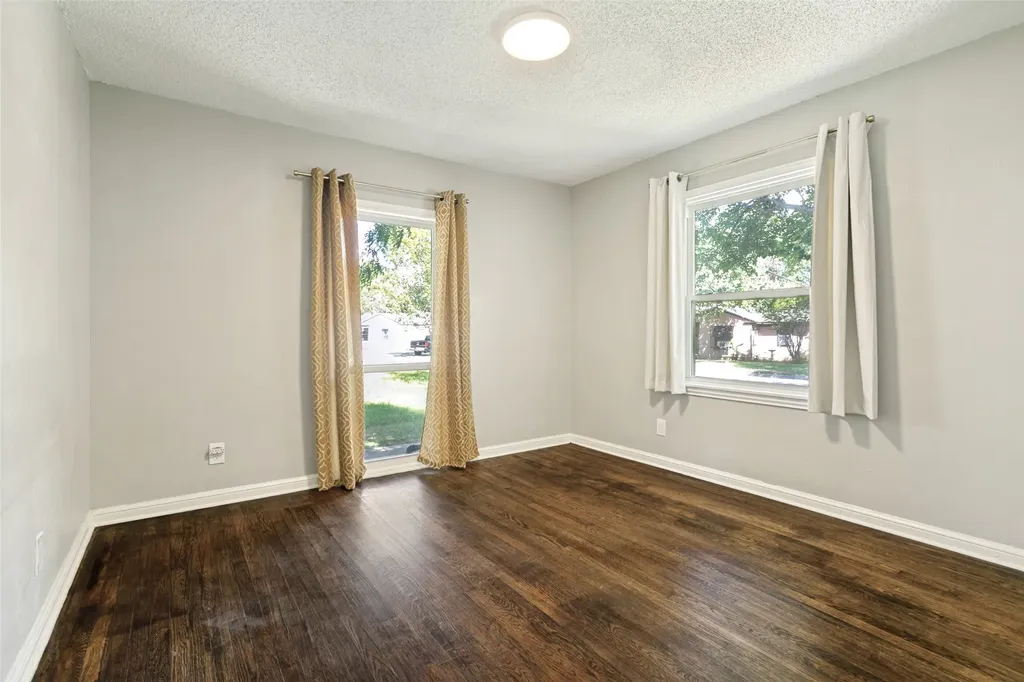 4808 Sherwood Drive River Oaks TX 76114