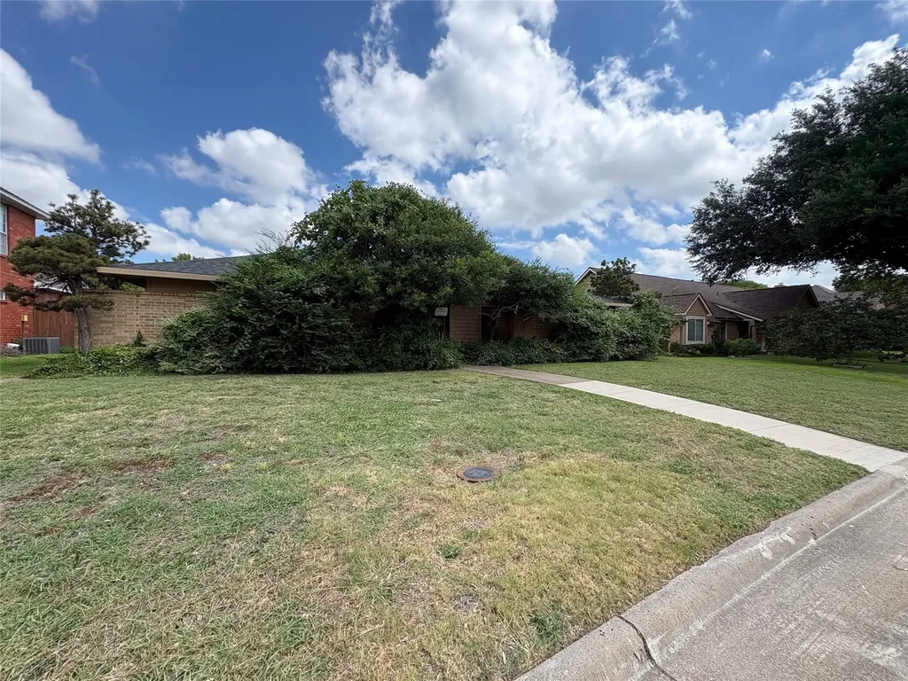 2730 Cladius Drive Grand Prairie TX 75052