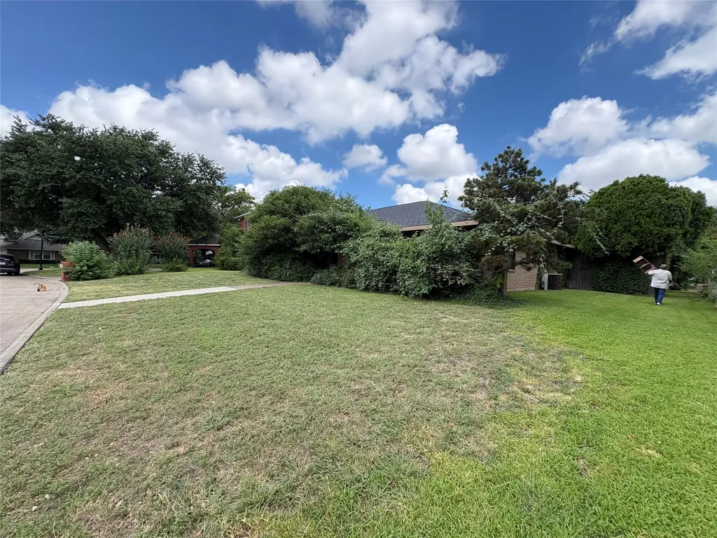2730 Cladius Drive Grand Prairie TX 75052