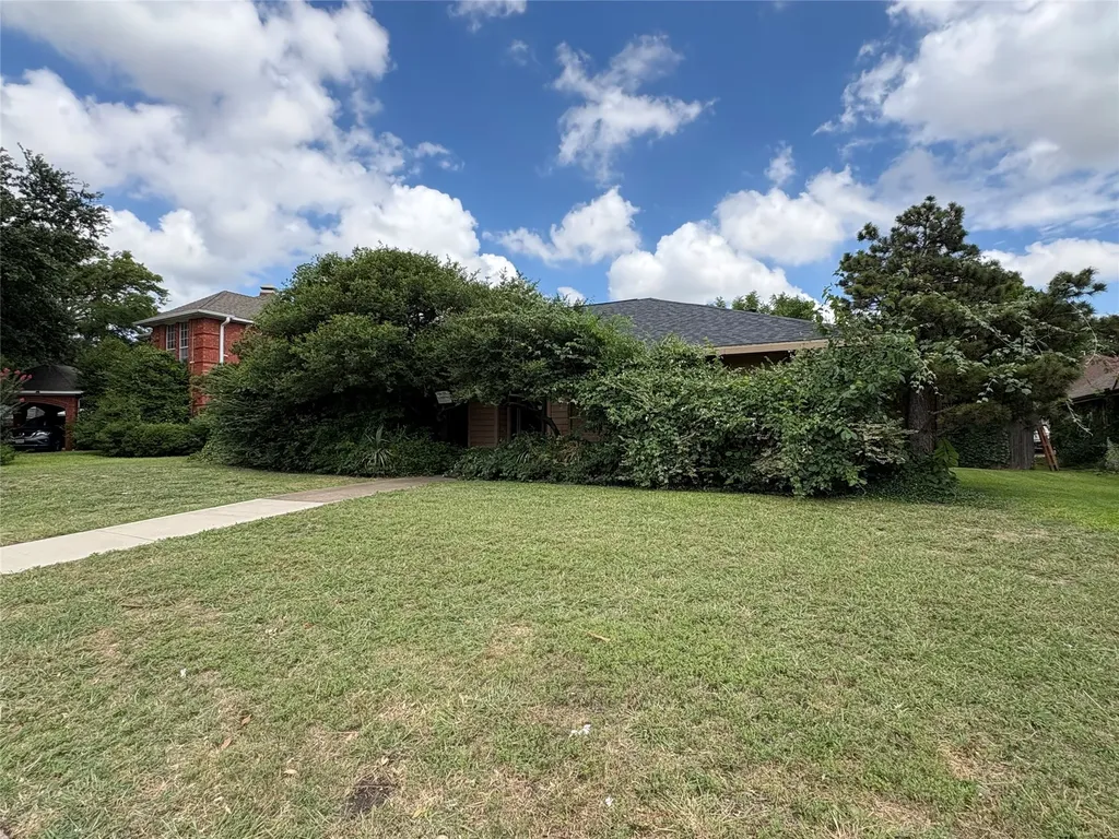 2730 Cladius Drive Grand Prairie TX 75052