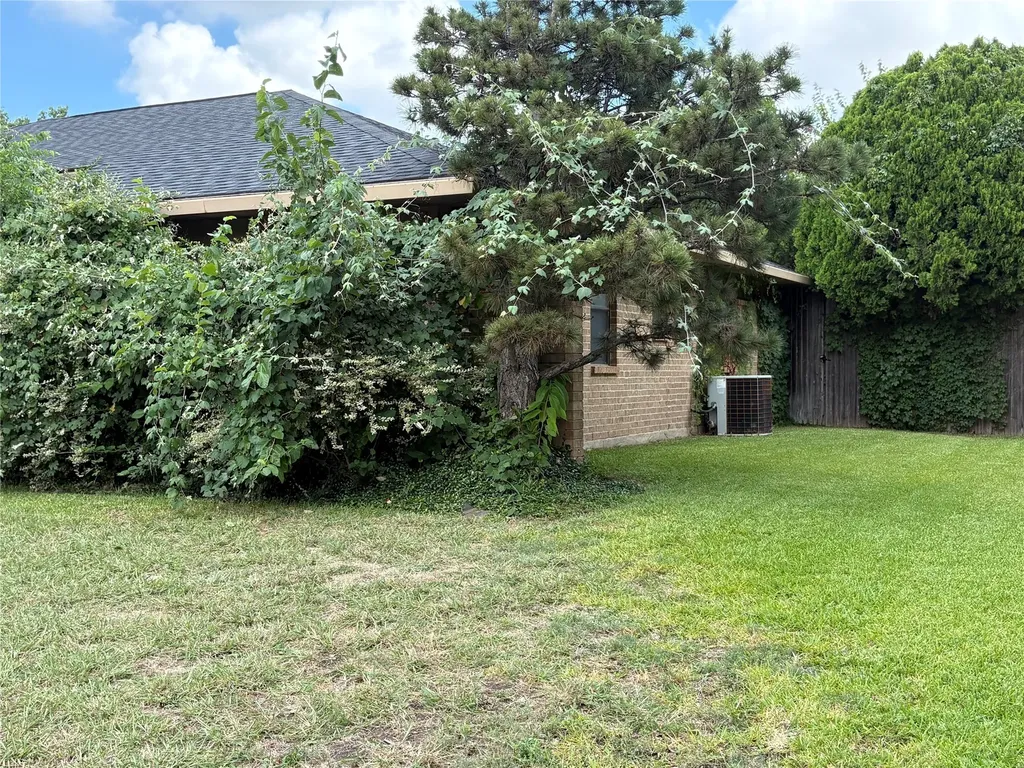 2730 Cladius Drive Grand Prairie TX 75052