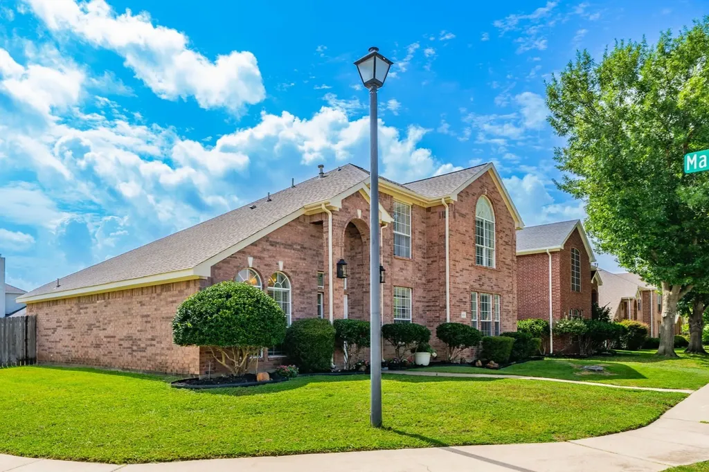 801 Cobblestone Drive Lewisville TX 75067