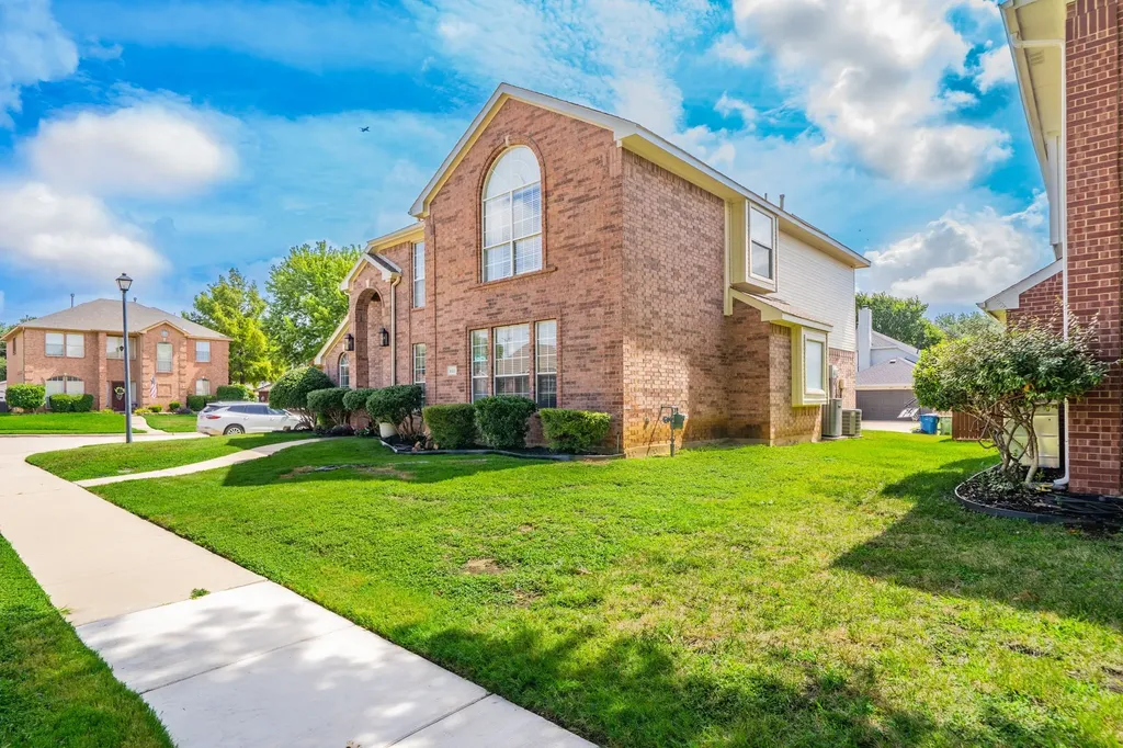 801 Cobblestone Drive Lewisville TX 75067
