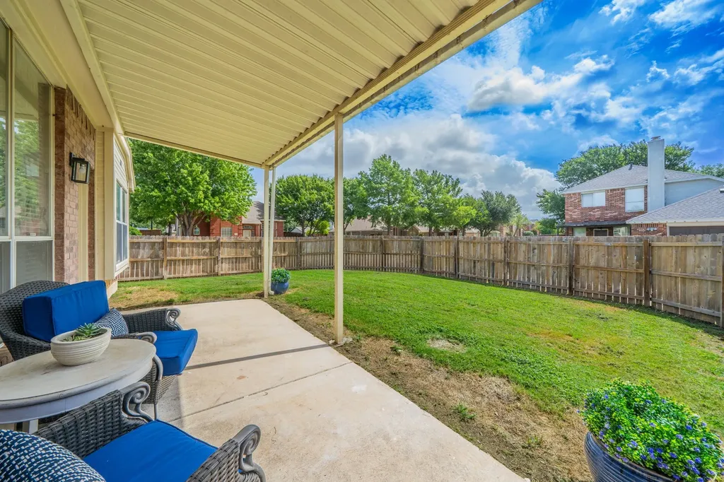801 Cobblestone Drive Lewisville TX 75067