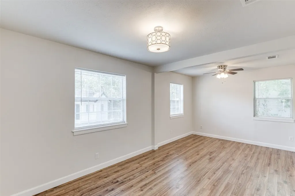 852 Northwood Road Fort Worth TX 76107