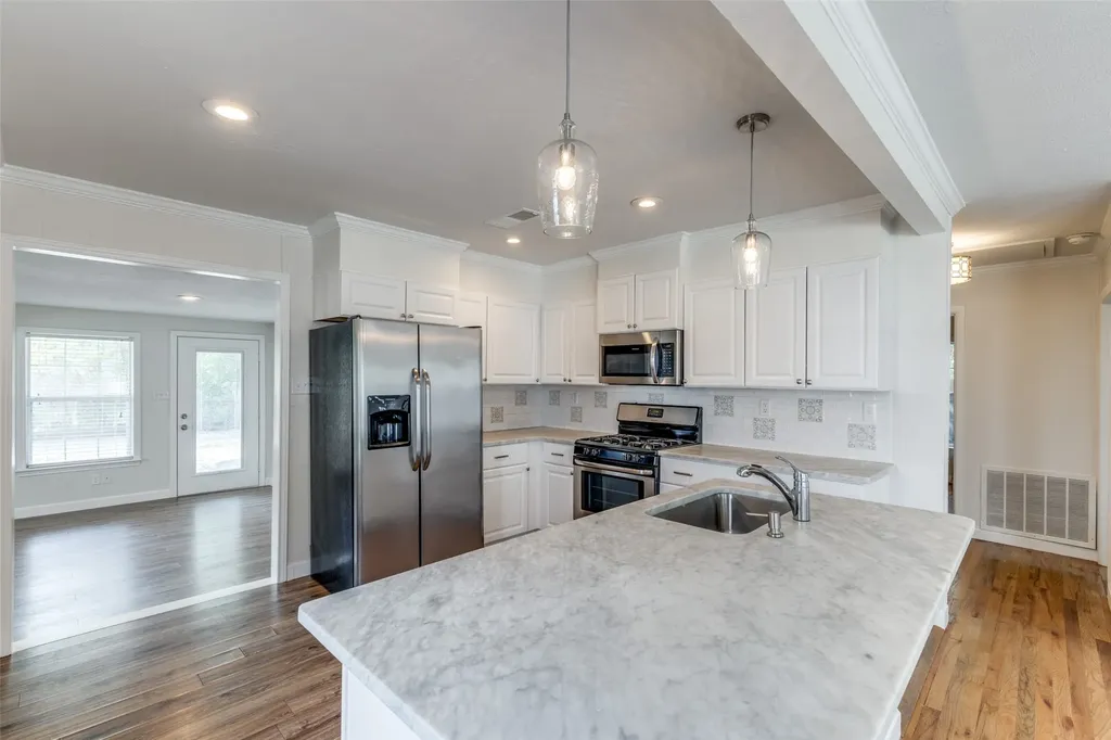 852 Northwood Road Fort Worth TX 76107