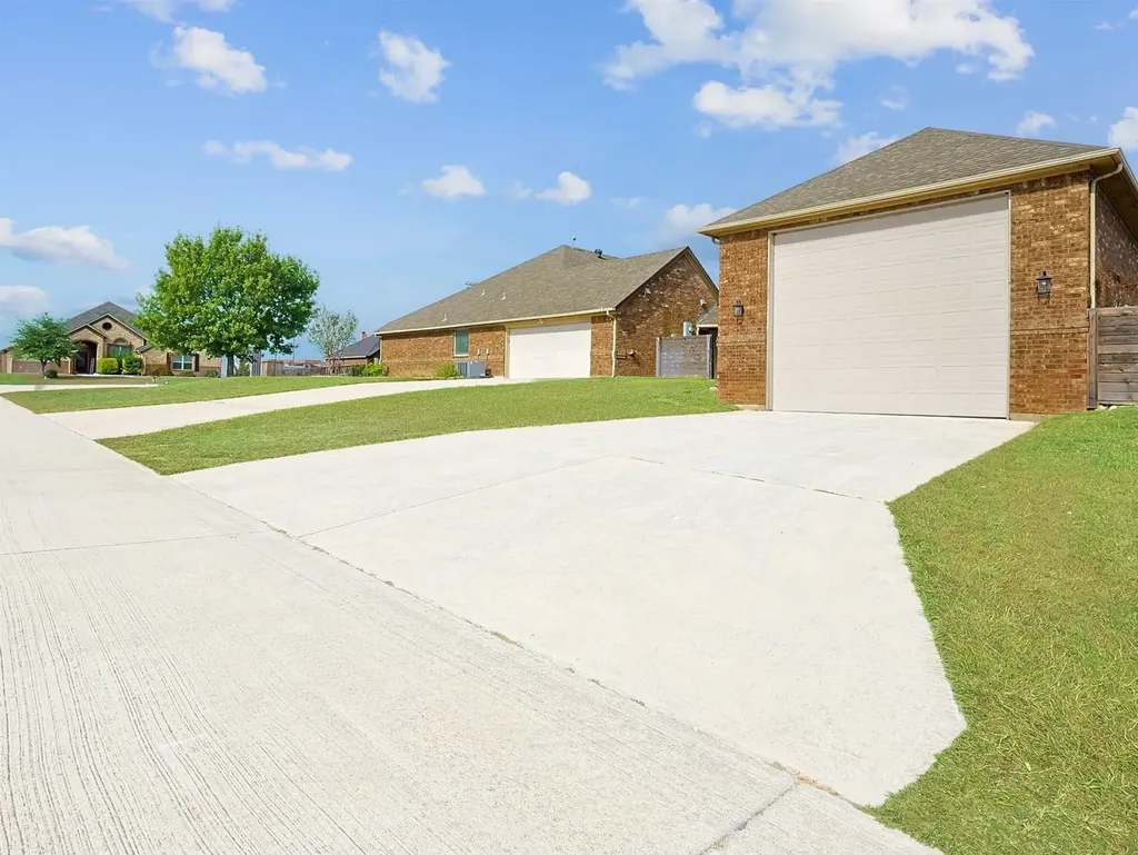 209 Clear Fork Trail Rhome TX 76078