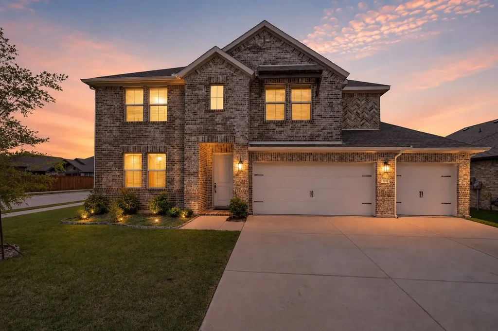 1316 Parkdale Street Forney TX 75126