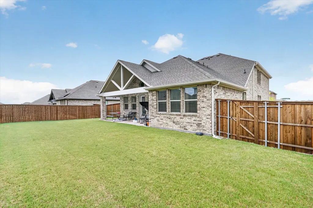 1316 Parkdale Street Forney TX 75126