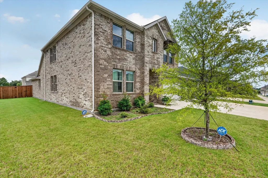 1316 Parkdale Street Forney TX 75126
