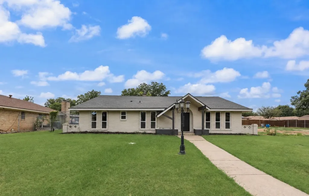 3914 Shady Hollow Lane Dallas TX 75233