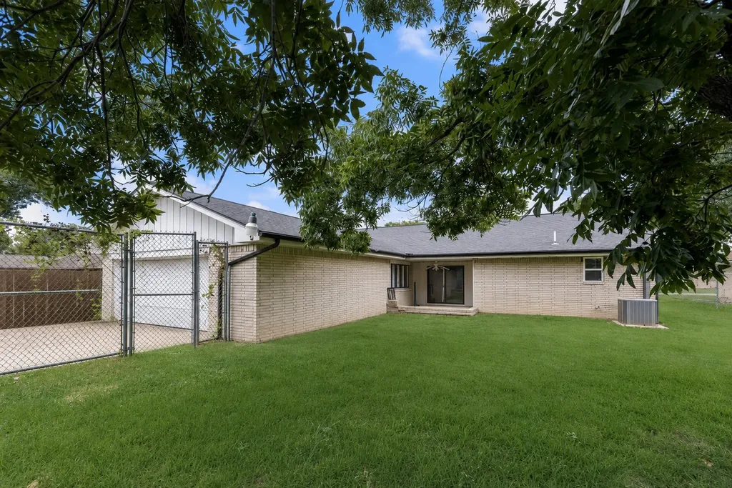 3914 Shady Hollow Lane Dallas TX 75233