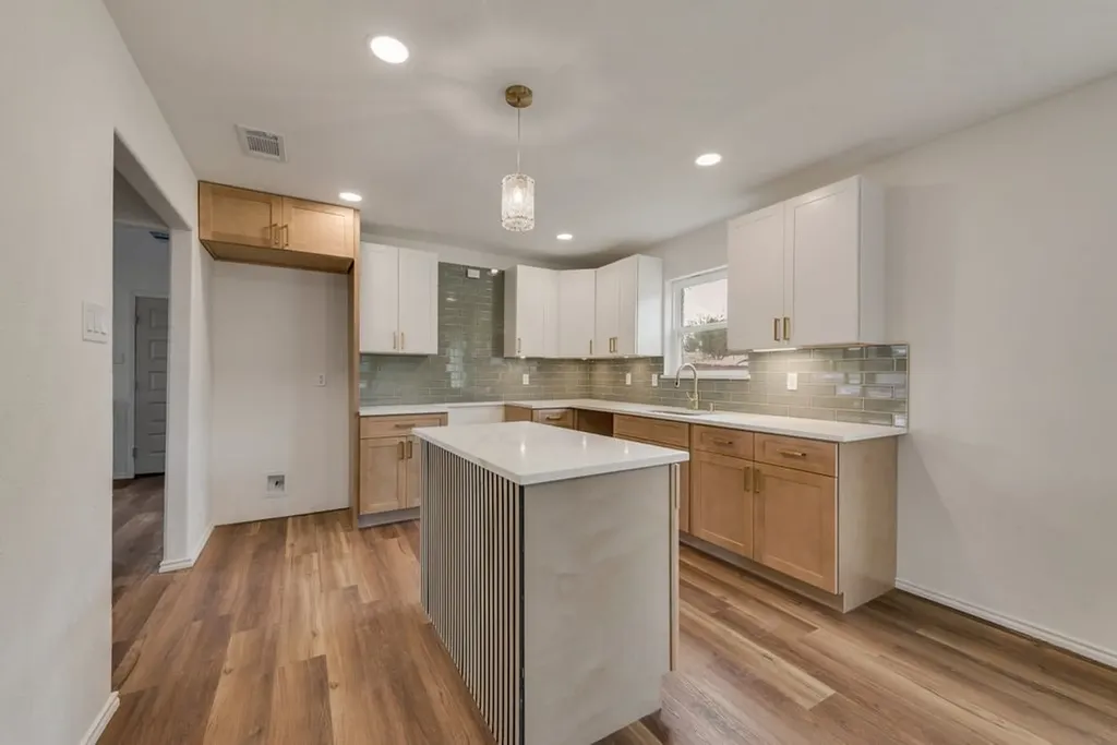 3914 Shady Hollow Lane Dallas TX 75233