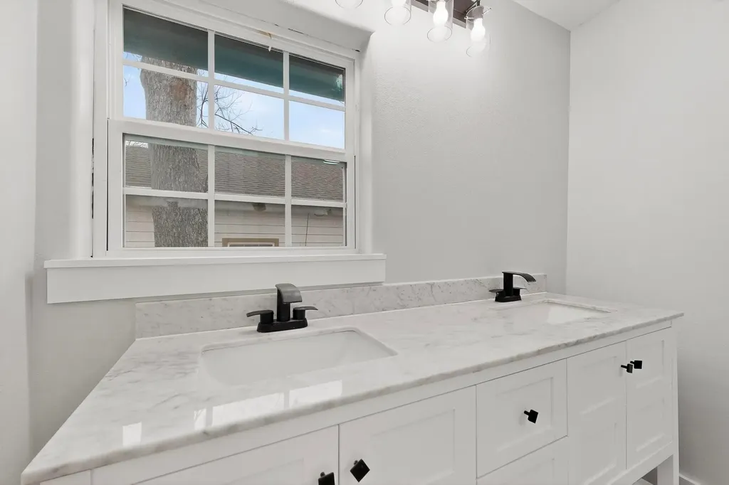 5313 Libbey Avenue Fort Worth TX 76107
